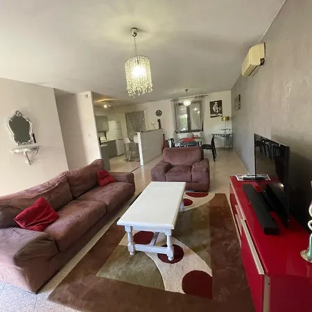 Maison Agreable Dans Lotissement Avec Jardin