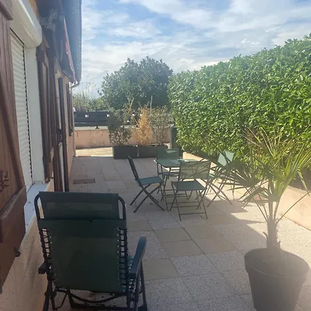 Maison Agreable Dans Lotissement Avec Jardin Villa