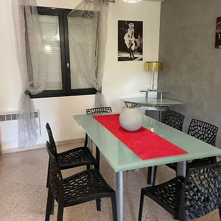 Villa Maison Agreable Dans Lotissement Avec Jardin